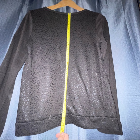 Small oversized so can fit mediums Obey propaganda long sleeve black cheetah pri - Picture 4 of 8